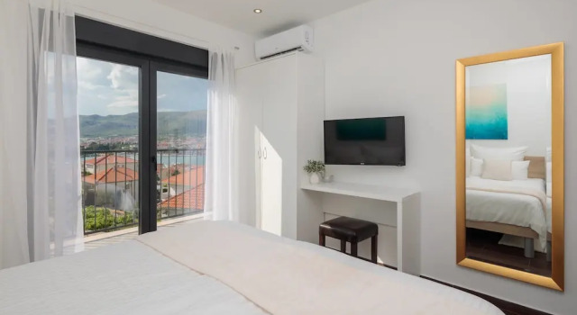 Villa Salt - 10 people, heated pool, Trogir, near beach & Split airport, Забронировать Вилла Отели Трогир 5 звезд, рядом с Church of St. Dominic, 5*