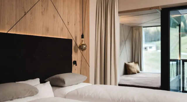 Полулюкс с балконом VALARA Alpine Art Hotel