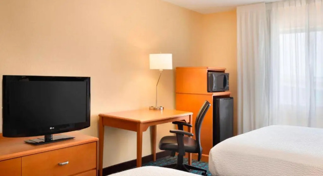 Четырёхместный номер Standard Fairfield Inn & Suites Fort Worth University Drive