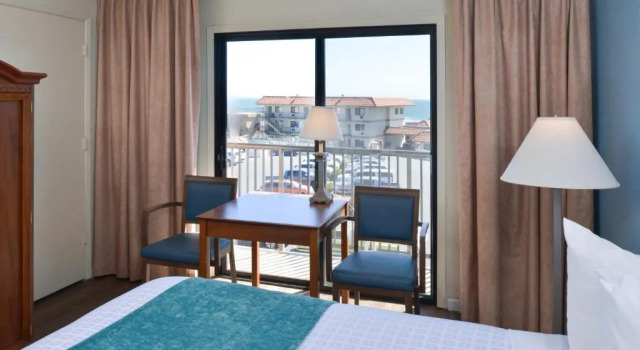Двухместный номер Standard с балконом Edgewater Inn and Suites