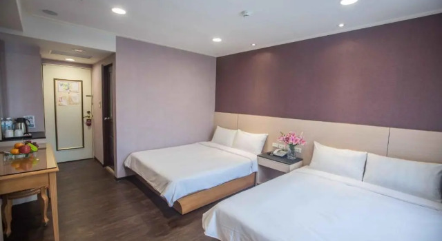 Четырёхместный номер Standard KKS Hotel
