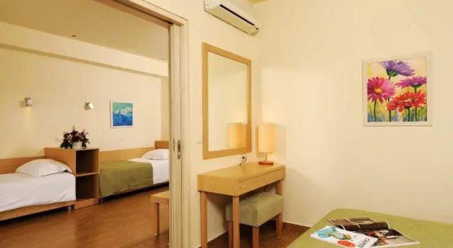 Семейный номер Standard с балконом Akrotiri Beach Resort & Spa