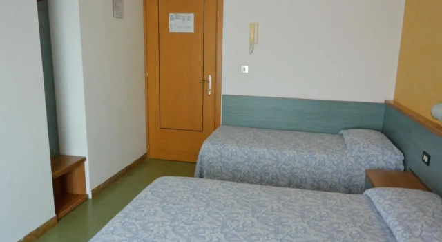Трёхместный номер Standard с балконом Hotel Paris