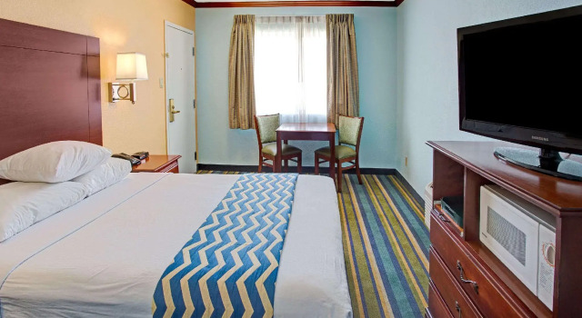 Четырёхместный номер Standard Travelodge by Wyndham Bishop