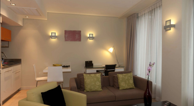 B-aparthotel Grand Place, Забронировать Апарт-отель Апарт-отели Брюссельского столичного региона, рядом с Музей королевского театра - Toone VIII Foundation, Апарт-отель