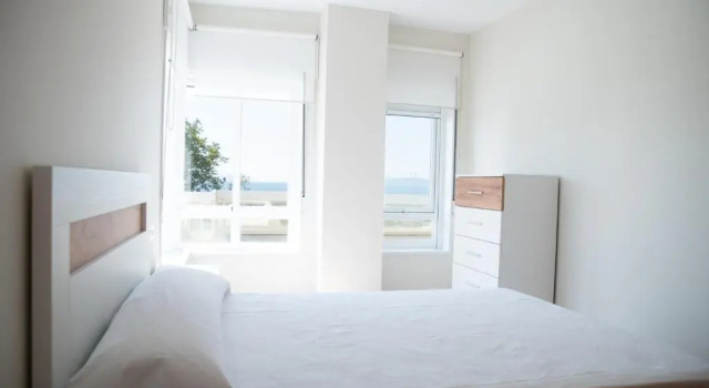 Apartment on the First Line of Samil Beach and With Frontal Views of the sea, Book Apartment Vigo 