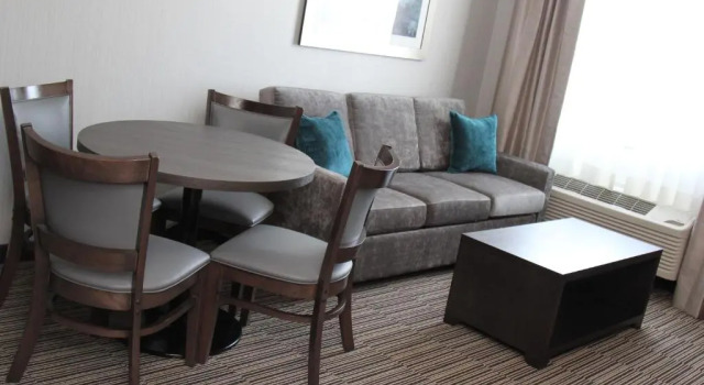 Двухместный люкс c 1 комнатой Best Western Plus Airdrie Gateway