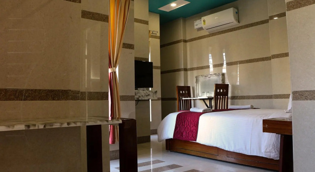 Hotel Blue Stone, Забронировать Отель Отели штата Тамилнада с парковкой, Парковка