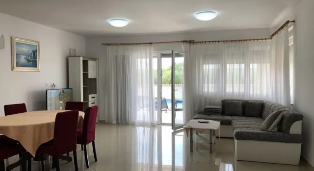 Ljubav - With Pool - H