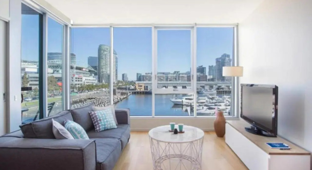 Апартаменты c 1 комнатой с балконом и с видом на воду The Sebel Residences Melbourne Docklands Serviced Apartments