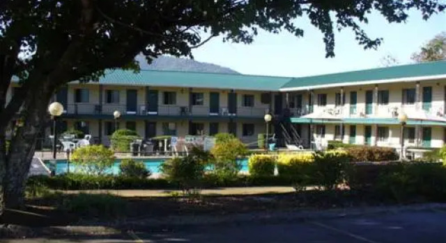 Ridge Top Motel - Bryson City, Забронировать Мотель Отели в центре Брайсон-Сити, в центре