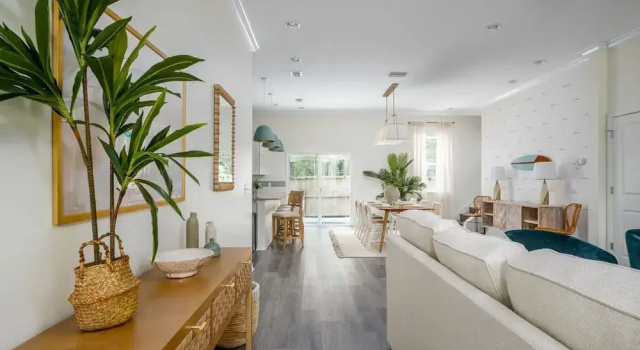 Fun Airy Florida Vacation Home With Private Pool, Rezerwuj Dom wakacyjny Hotele w Saint Augustine Area z parkingiem, Parking