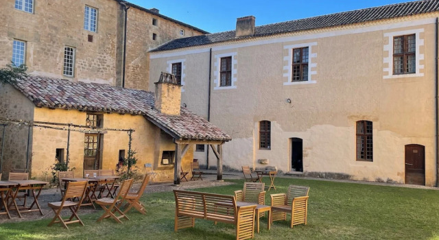 Auberge de jeunesse de labbaye de Cadouin, Rezerwuj Hostel Hotele SPA w Dodogne Valley, SPA