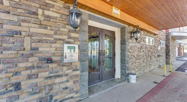 1 Mi to Skiing: Mtn-view Condo in Angel Fire!, Varaa Huoneisto Angel Fire 