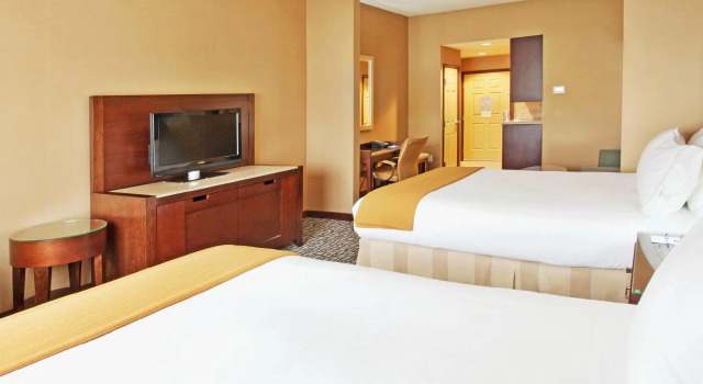 Четырёхместный люкс Holiday Inn Express & Suites Salinas by IHG