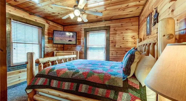 Celebration Lodge 4 Bedroom Home with Hot Tub