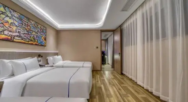 Трёхместный люкс Ningbo Huayingyue Hotel (Tianyi Square City God Temple Commercial Pedestrian Street Store)
