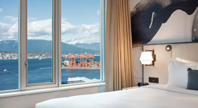 Люкс с частичным видом Delta Hotels by Marriott Vancouver Downtown Suites - Downtown Vancouver