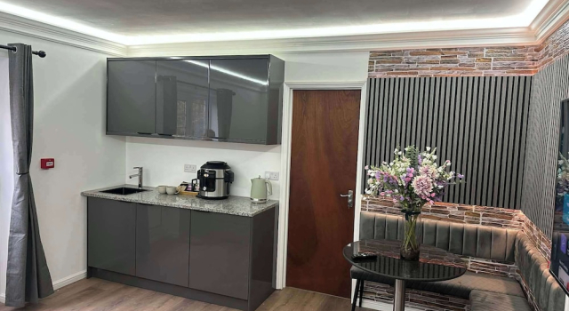 Apartment Sleeps 4 With Enclosed Garden