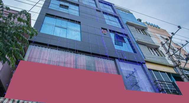 OYO 15818 Om Sai Residency, Забронировать Отель Отели штата Карнатаки 3 звезды, 3*