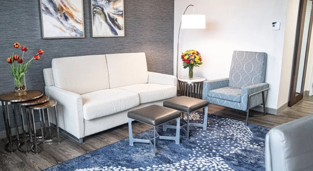 Полулюкс Delta Hotels by Marriott Cincinnati Sharonville