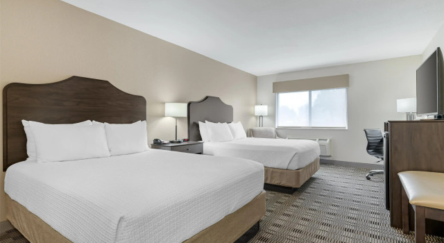 Четырёхместный номер Standard Best Western TimberRidge Inn