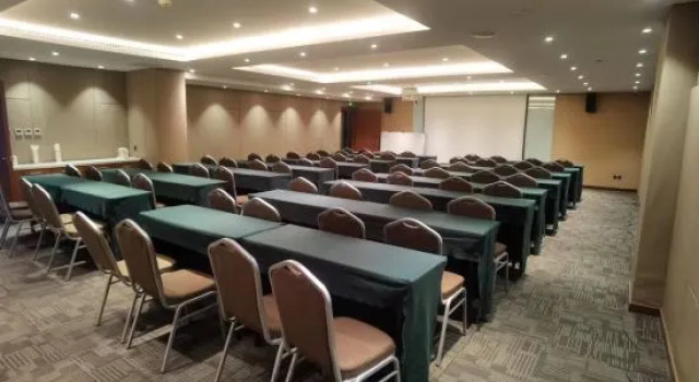 Yitel Hotel, Prenota Hotel Hotel a Shandong con parcheggio, Parcheggio