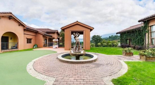 Qunyinghui Holiday Hotel
