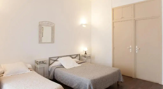 Hôtel des Facultés, Prenota Hotel Hotel economici a Rodano