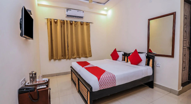 OYO 15928 Hotel Midtown
