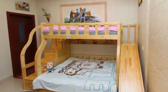 Кровать в общем номере Xiangyuanju Guesthouse