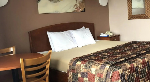 Lakeland Inn, Boek Hotel Bohemia 