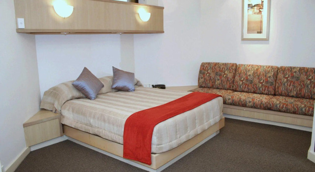 Tiki Hotel Surfers Paradise