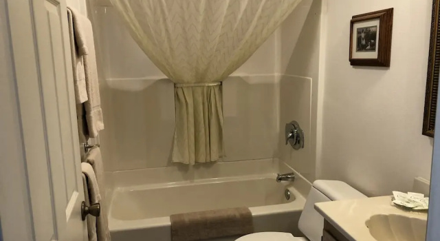 Двухместный люкс Цокольный этаж с видом на сад The Landmark Inn
