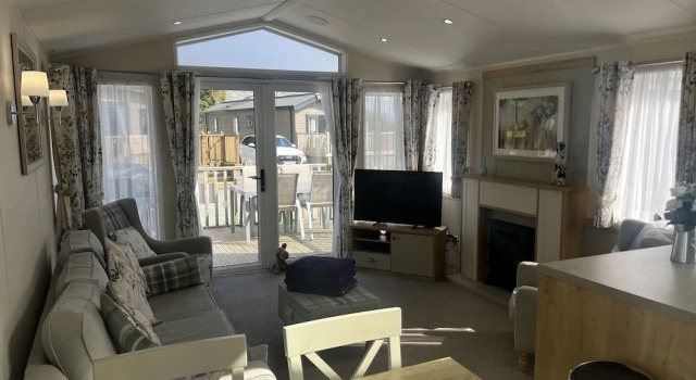 Dog Friendly Lodge With hot Tub, Quiet Location, Varaa Lomakoti Preston Lancashire