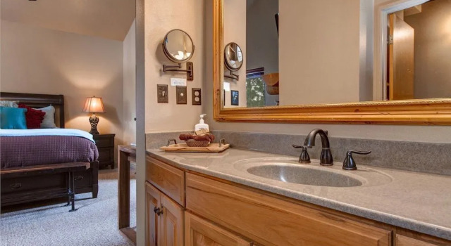 2105 West Apache Trail Townhouse Unit 23 by RedAwning, Забронировать Дом для отпуска Коттеджи Парк-Сити, рядом с Полет над каньонами, Коттедж