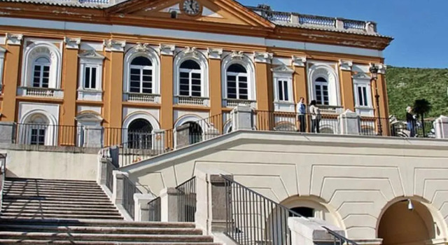 Artistic Charming House, Забронировать Отель Отели Казерта с парковкой, рядом с Azienda Ospedaliera Sant'Anna e San Sebastiano, Парковка