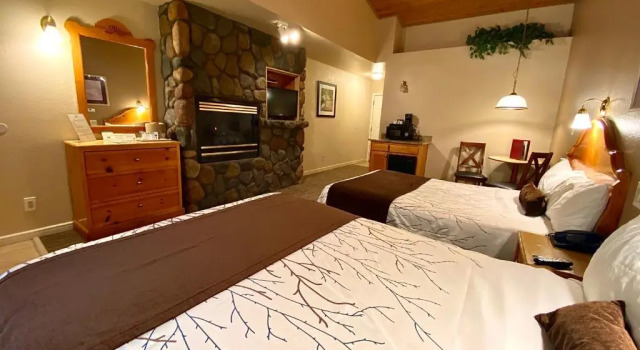 Четырёхместный номер Deluxe Majestic Mountain Inn