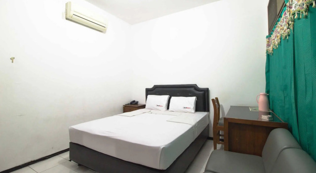 RedDoorz Dukuh Kupang