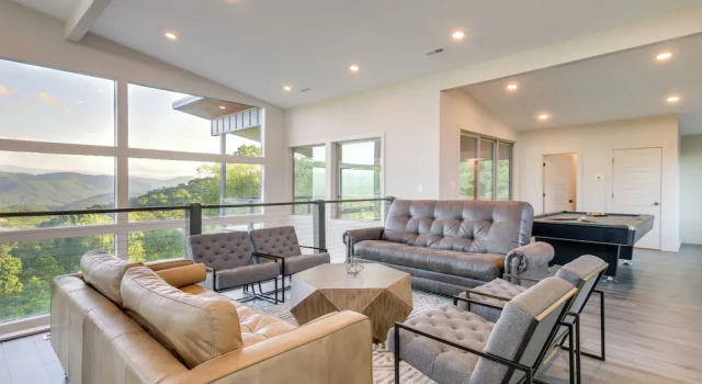 Sevierville Home w/ Hot Tub + Game Room!, Reserva ahora Hotel Bluff Mountain Estados Unidos
