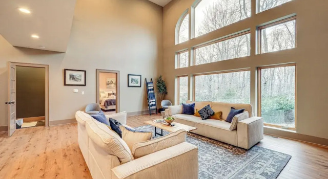 Group Getaway! 8,000-sq-ft Gem, Arcade + Theater
