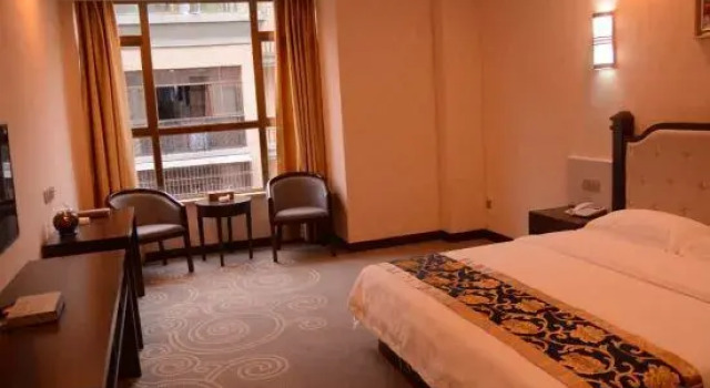 Longli Wells Hotel, Rezerwuj Hotel Hotele w Guizhou z parkingiem, Parking