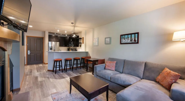 Номер Standard Contemporary Condo Easy Access to Slopes and the Village - Zephyr Mountain Lodge Premium-Rated 1102