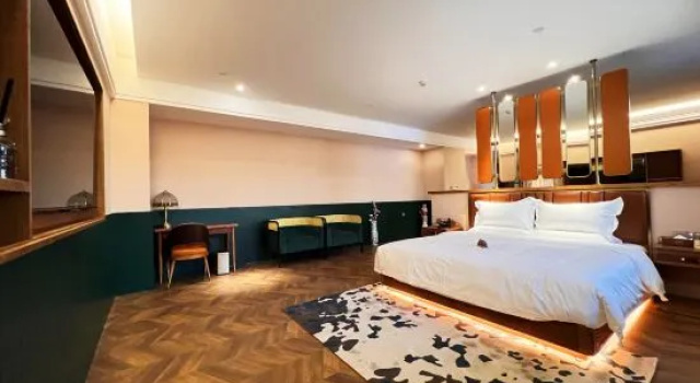 Люкс Business Zhe Fei Hotel (Urumqi Dade Zhongyinggong Subway Station）