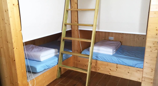 Pat în dormitor Hello Inn - Hostel