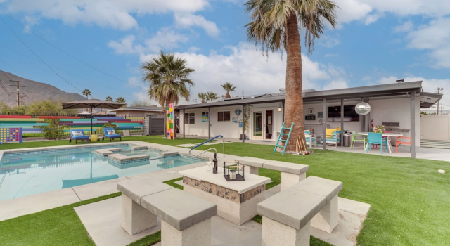 Luxurious Snowbird Haven 3 Mi to Dtwn Palm Springs, Забронировать Отель Отели Палм-Спрингса 3 звезды, рядом с Palm Springs Square Shopping Center, 3*