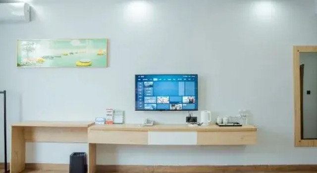 Qiongzhong Santaiyuanlong Business Hotel, Buchen Sie Hotel Yinggen 
