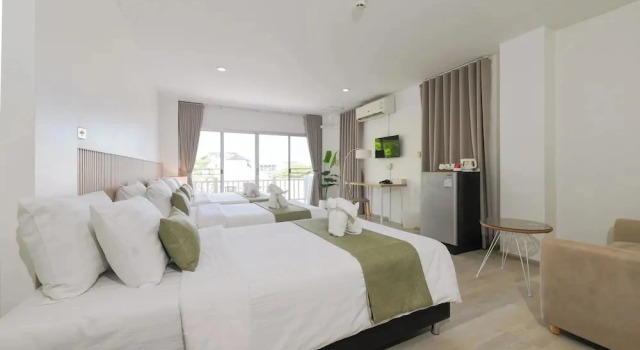 Четырёхместный номер Standard с балконом Little Home Ao Nang