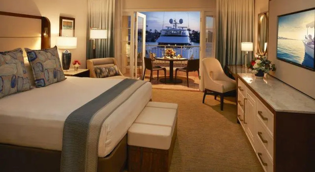 Четырёхместный номер Standard с балконом и с видом на внутренний двор Balboa Bay Resort