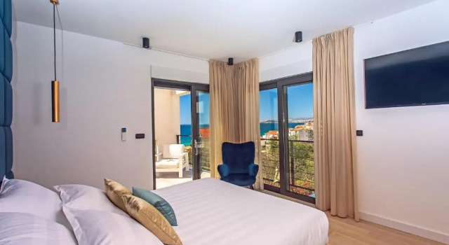 Luxury VILLA CECILIA with 4 en-suite bedrooms located 250m from the beach in Podstrana, max 8 people, Rezerwuj Willa Hotele w Split-Dalmatia County z parkingiem, Parking
